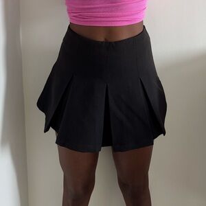 NWOT Black Pleated Mini Skirt